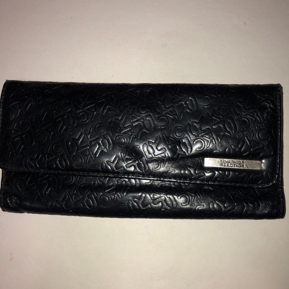 Kenneth Cole Reaction Woman’s Wallet Leather Black Authentic - Picture 1 of 6